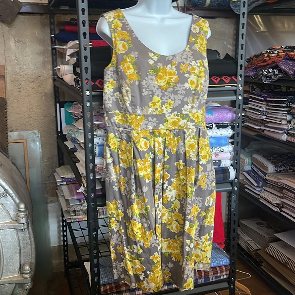 R&K Gray Yellow Roses Floral Dress